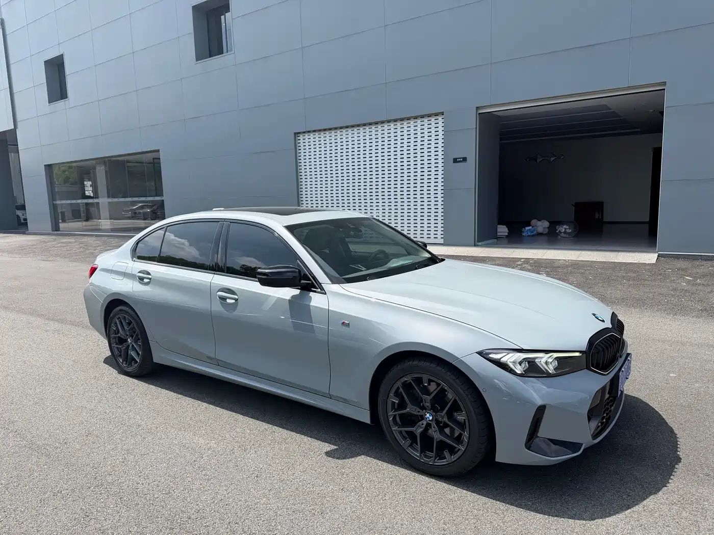 BMW 3 Series 2025 330Li M Sport Night Edition фото 6