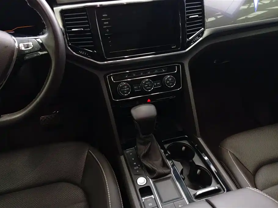 Volkswagen Teramont 2020 Facelift 330TSI 2WD Luxury фото 16