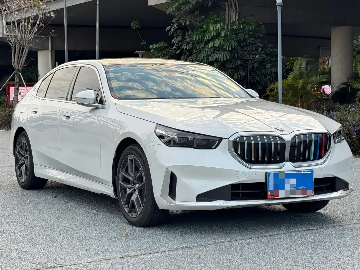 BMW 5 Series 2024 530Li Leading Model Luxury Package фото 3