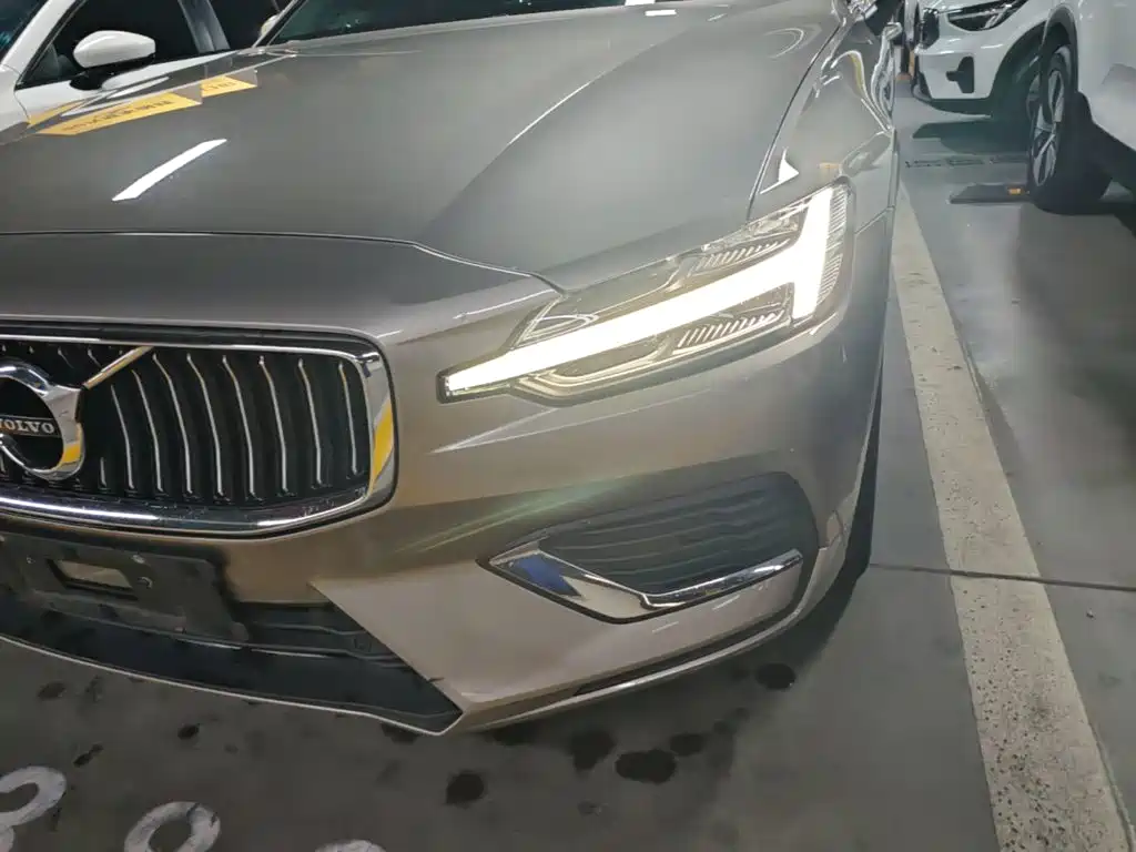 Volvo S60 Plug-in Hybrid 2022 2022 T8 E-AWD Hybrid Intelligent Luxury Edition