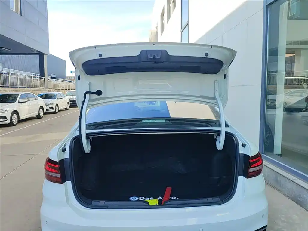 Volkswagen Lavida 2024 Model 300TSI DSG Starlight Leading Edition фото 19