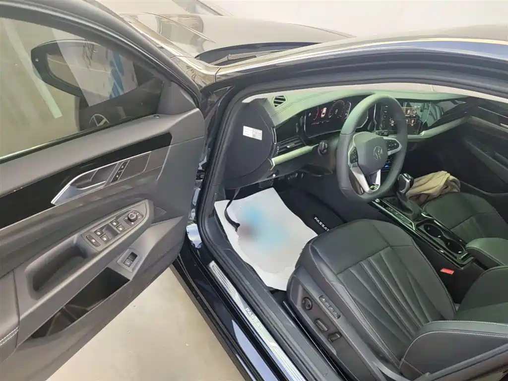 Volkswagen Passat 2025 Outstanding 380TSI Starlight Dragon Soaring Edition фото 16