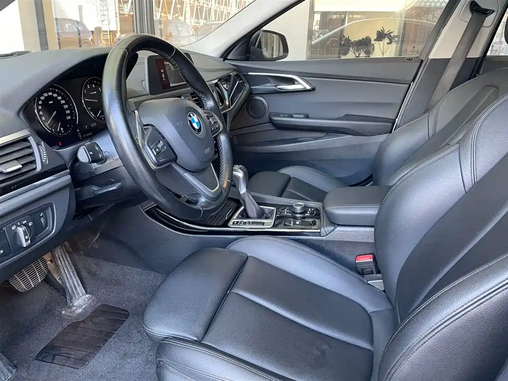BMW 1 Series 2019 118i M Sport Package фото 8