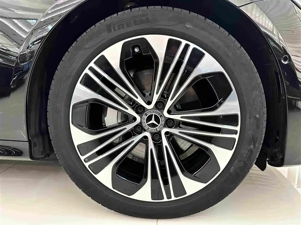 Фото 34 - Mercedes-Benz E-Class
