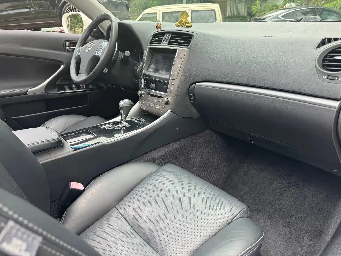 Lexus IS 2011 250C фото 7