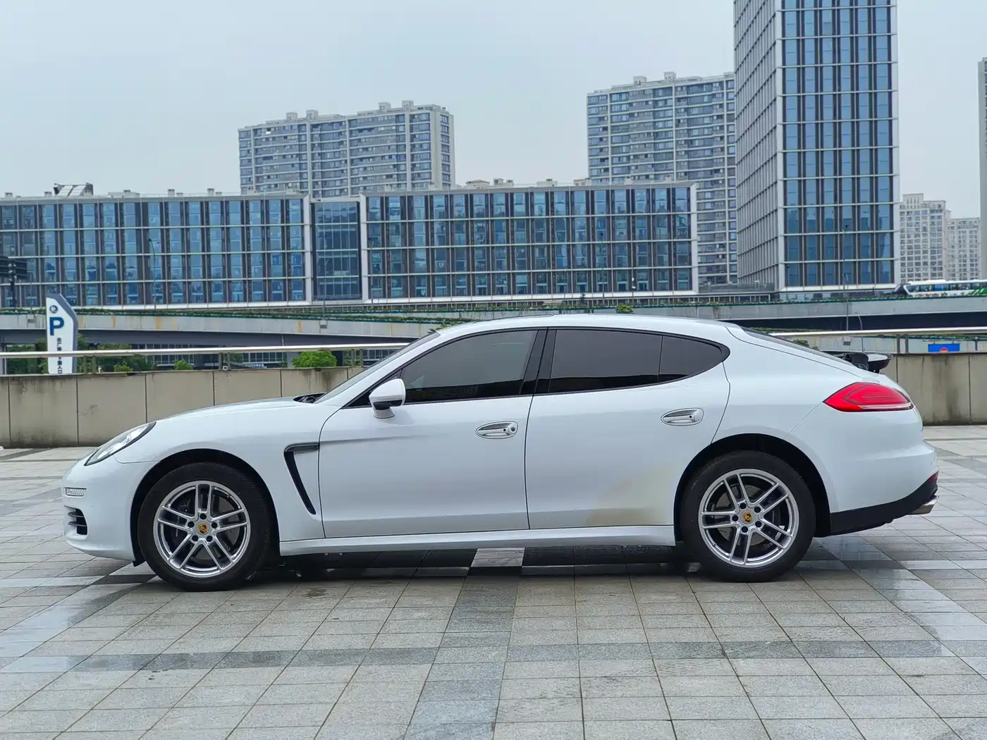Porsche Panamera 2016 Panamera Edition 3.0T фото 13
