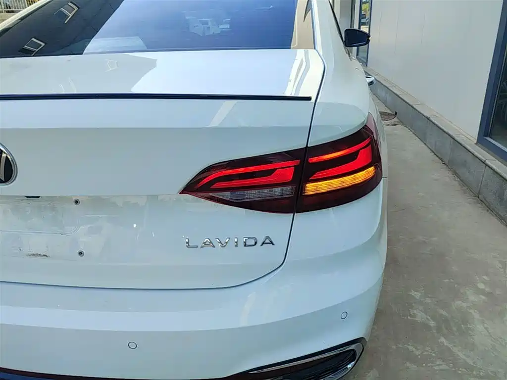 Volkswagen Lavida 2024 Model 300TSI DSG Starlight Leading Edition фото 8