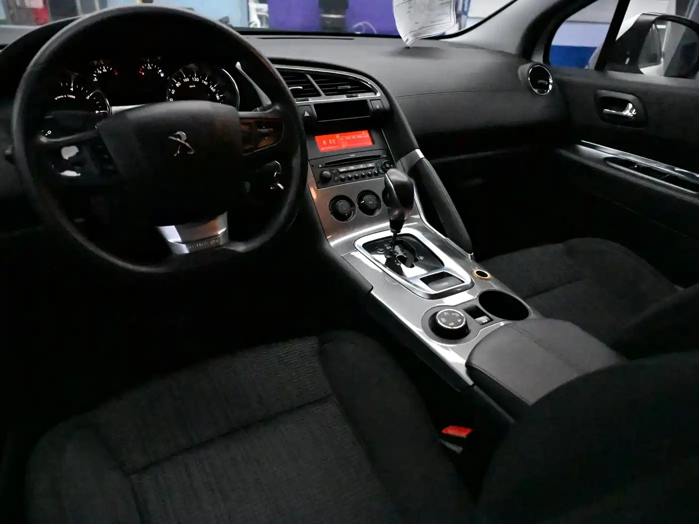 Peugeot 3008 2016 1.6THP Automatic Classic Edition фото 2