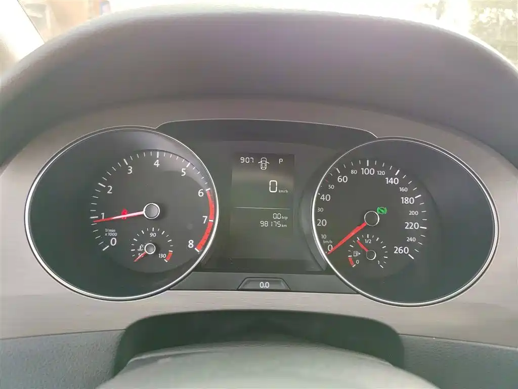Volkswagen Golf Sportsvan 2018 1.6L Automatic Comfort фото 12