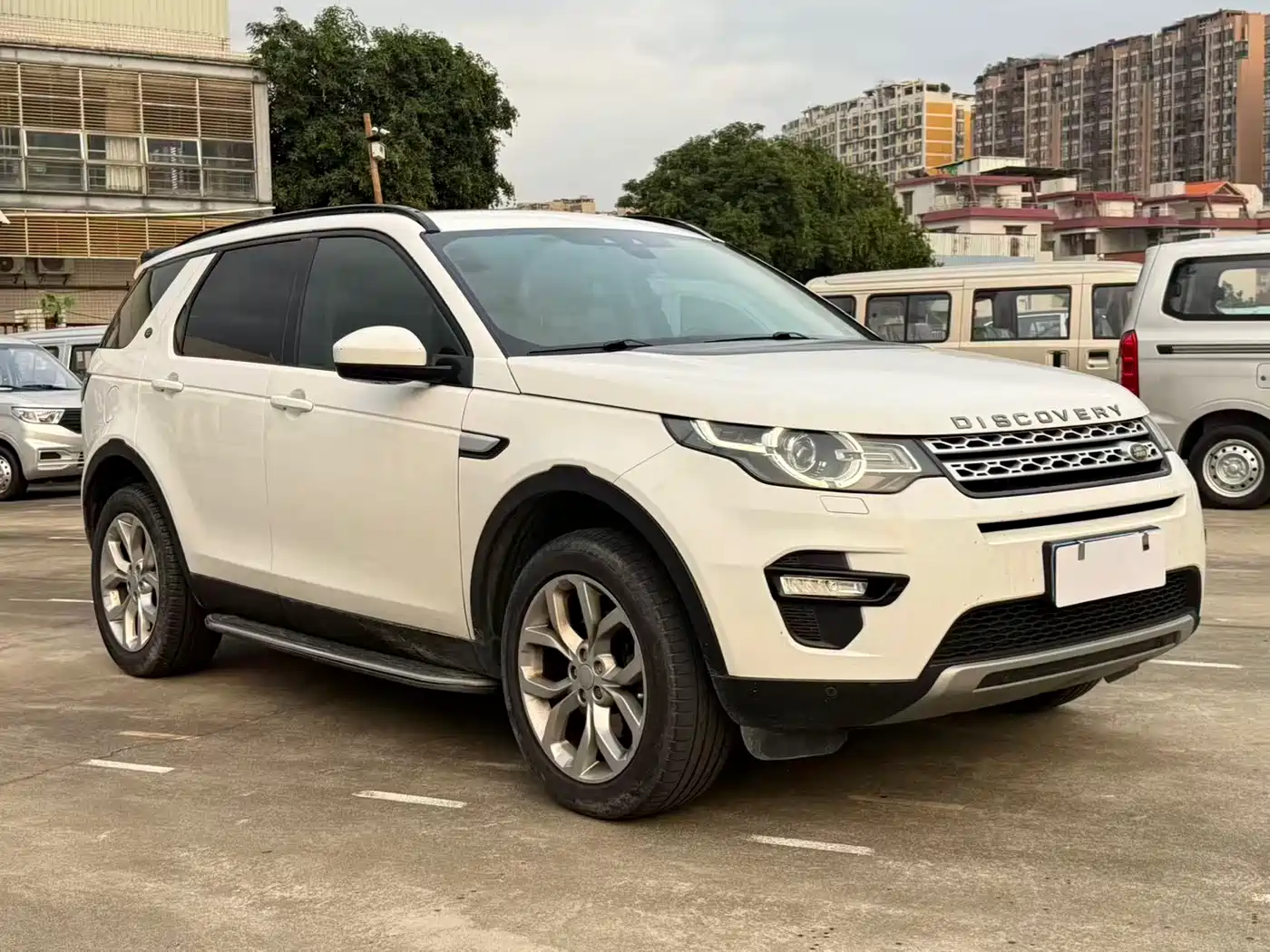 Land Rover Discovery Sport 2017 2.0T HSE фото 3