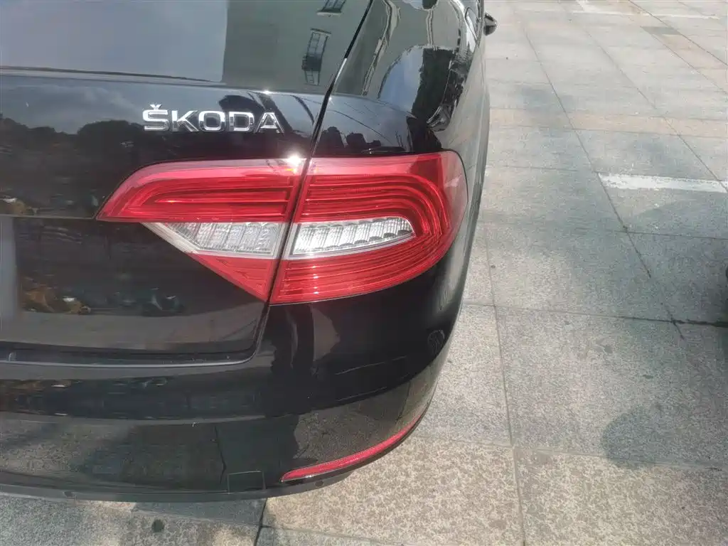 Škoda Superb 2013 1.8TSI Automatic Elite Edition фото 24