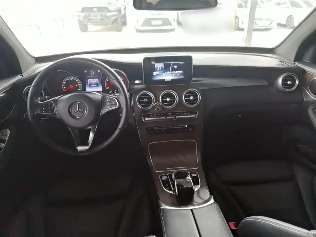 Mercedes-Benz GLC 2016 GLC 300 4MATIC Dynamic фото 10