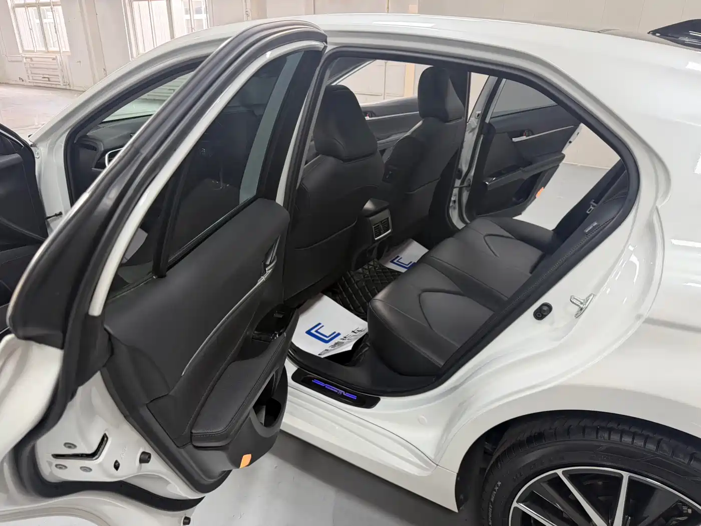 Toyota Camry 2021 2.5G Luxury Edition фото 12