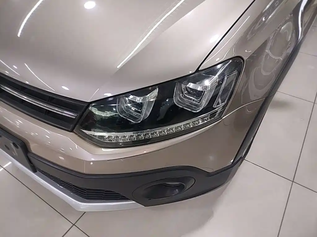 Фото 24 - Volkswagen Polo