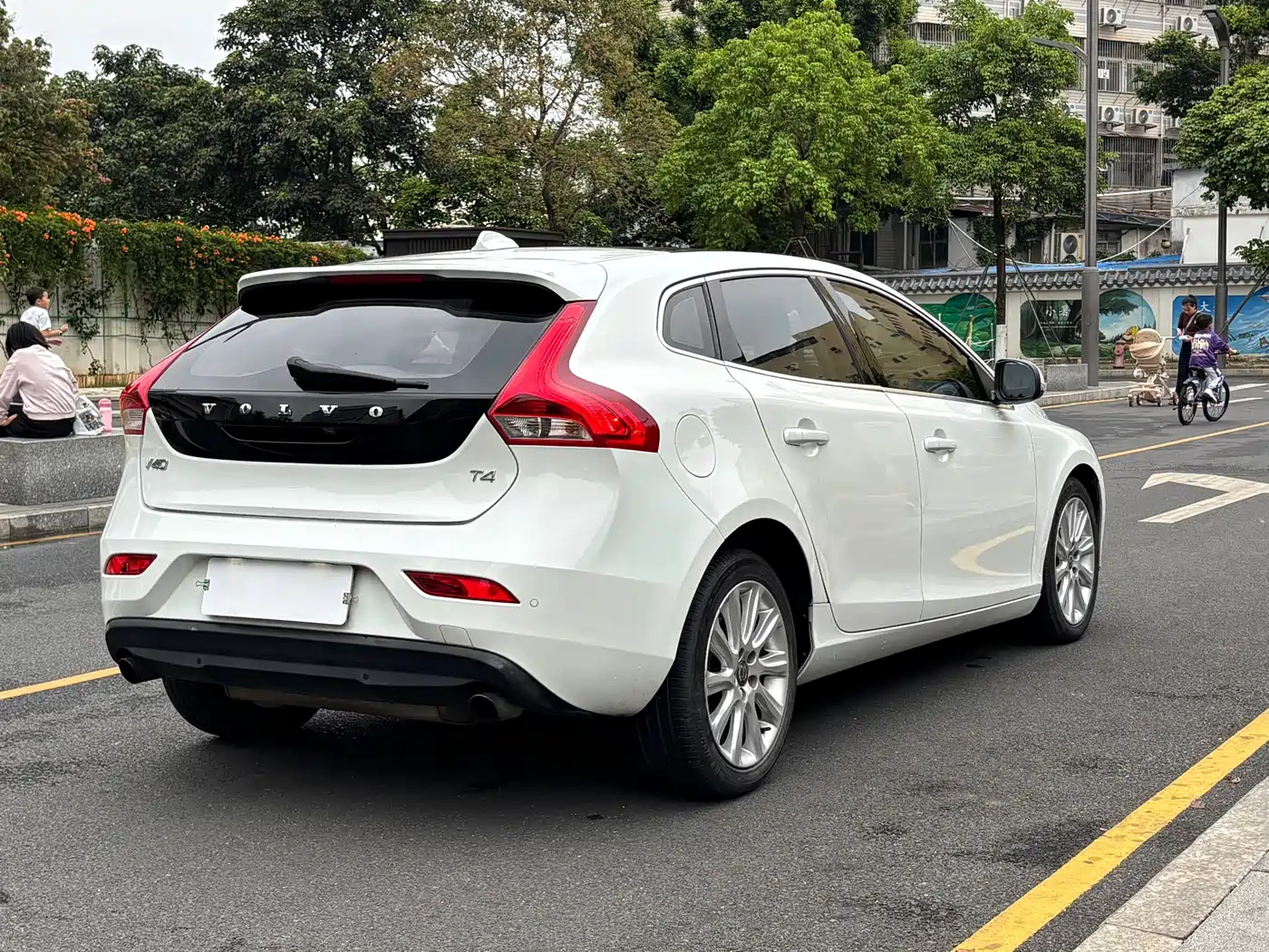 Фото 20 - Volvo V40