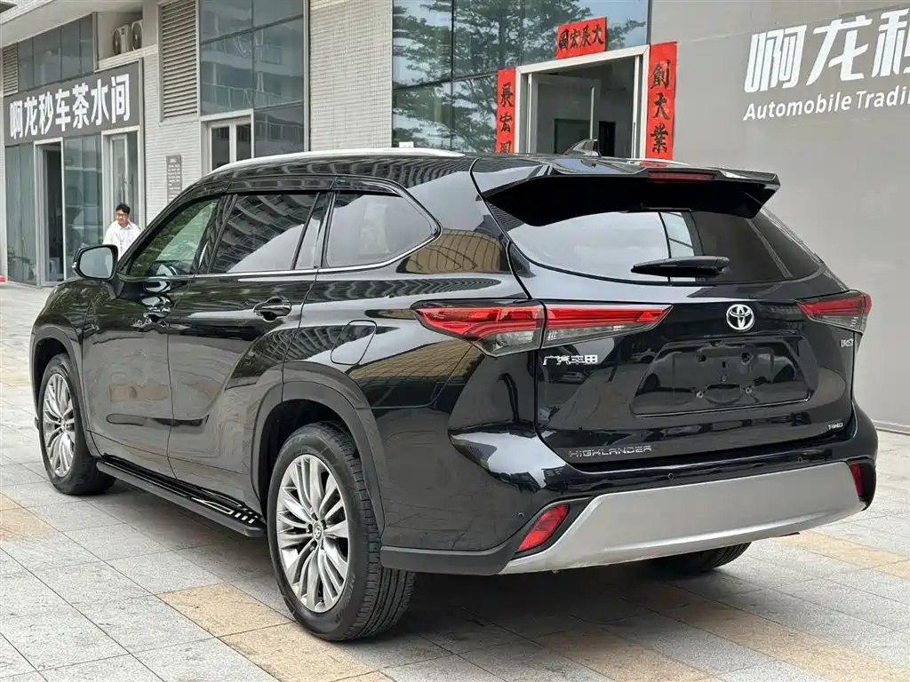 TOYOTA HIGHLANDER