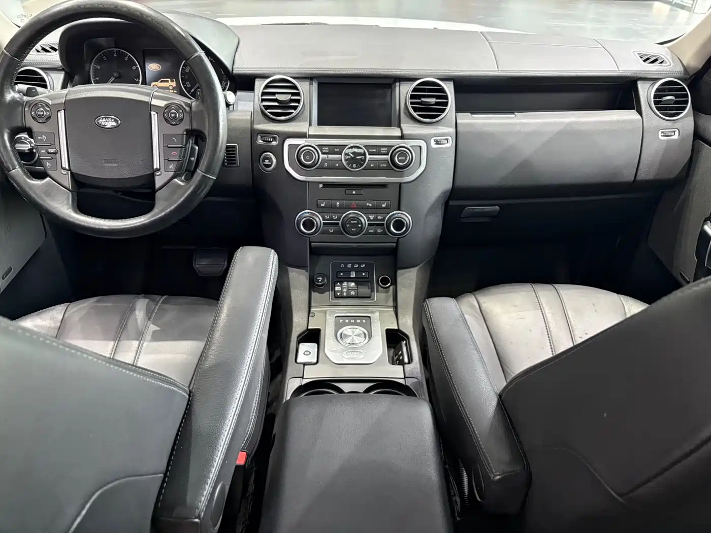 Land Rover Discovery 2015 3.0 SC V6 SE фото 13