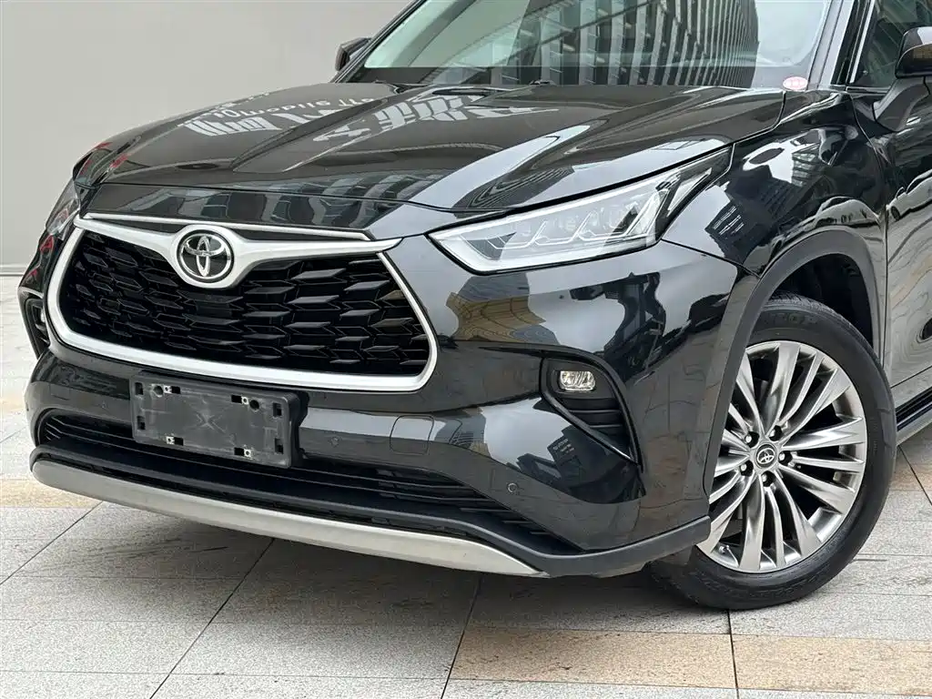 TOYOTA HIGHLANDER