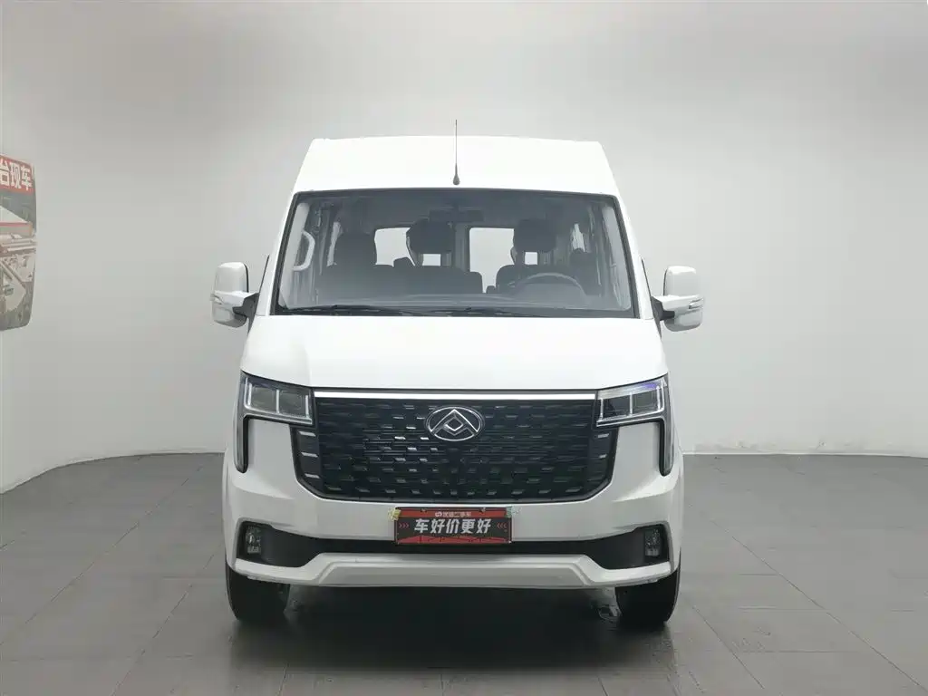 SAIC Maxus Xintu V80 2025 Model PRO Aoyun 2.0T Automatic Short Wheelbase Medium Roof 5/6-seater фото 3