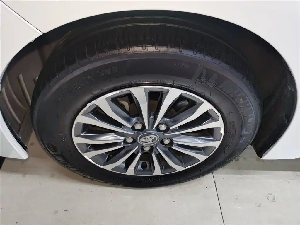 Toyota Corolla 2017 Facelift 1.2T S-CVT GL фото 25