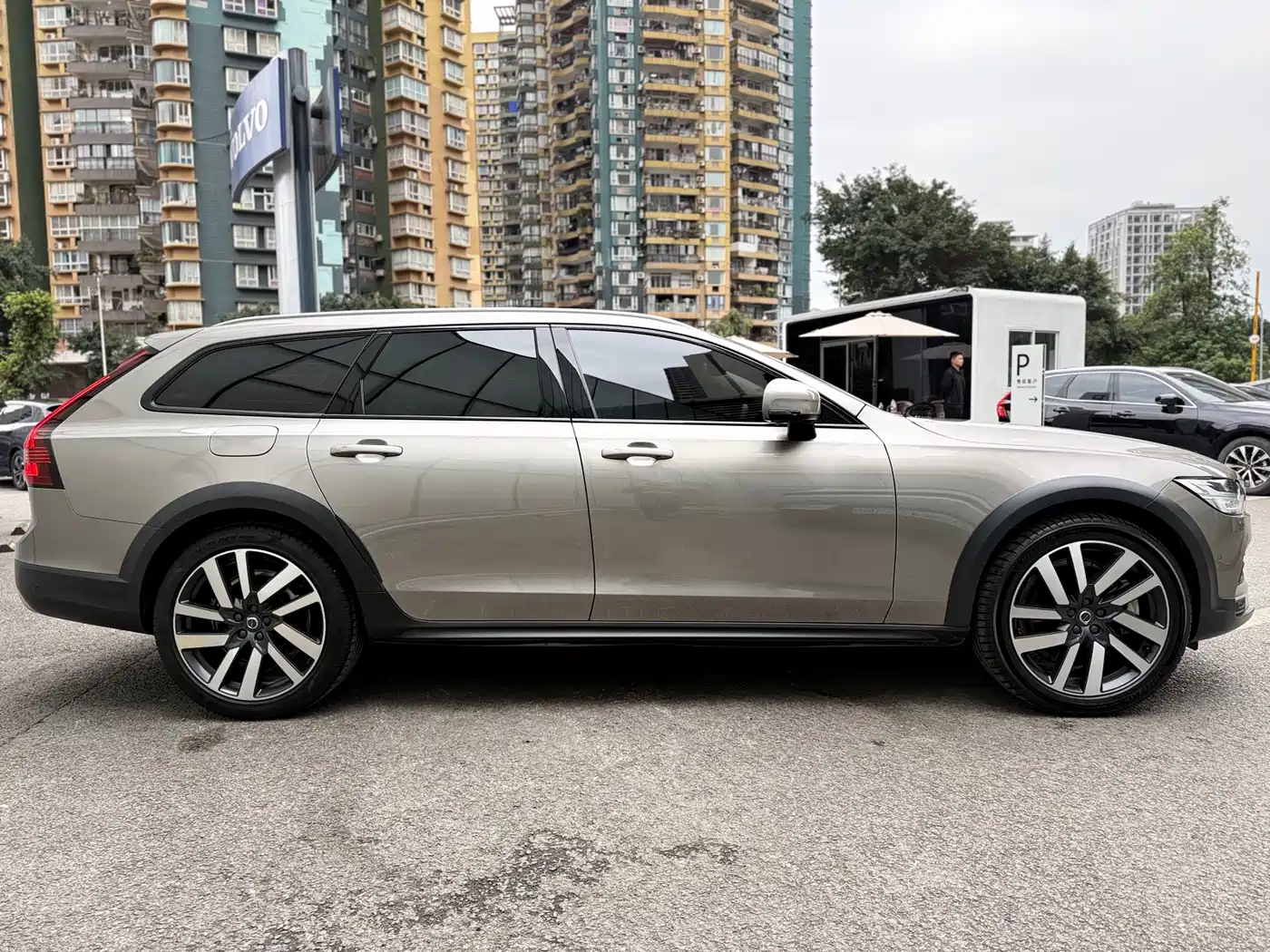 VOLVO V90