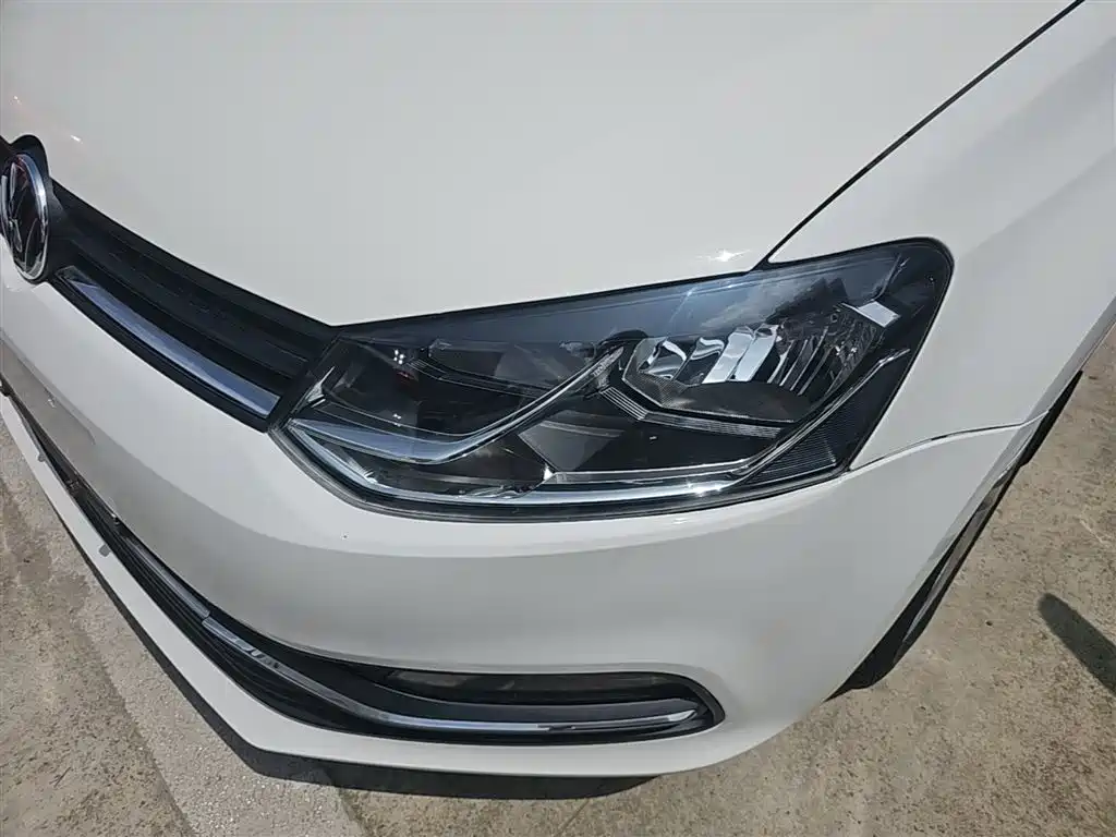 Volkswagen Polo 2014 1.4L Automatic Comfort Edition фото 18