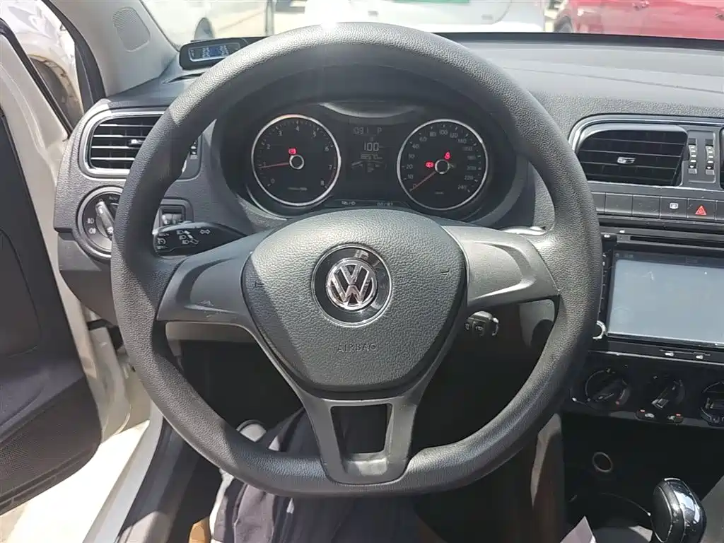 Volkswagen Polo 2014 1.4L Automatic Comfort Edition фото 7
