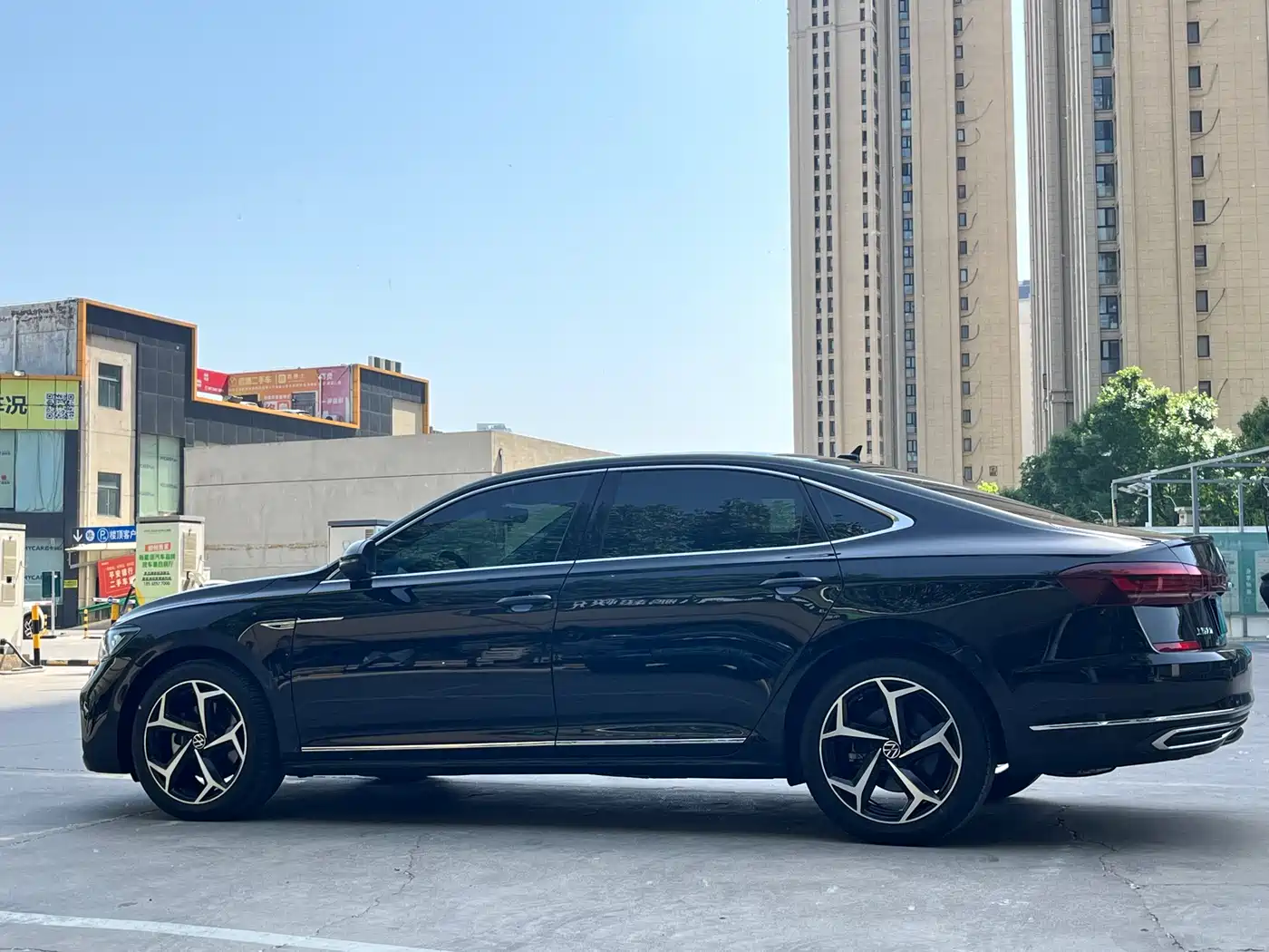 Volkswagen Passat 2023 330TSI Starlight Elite Edition фото 8