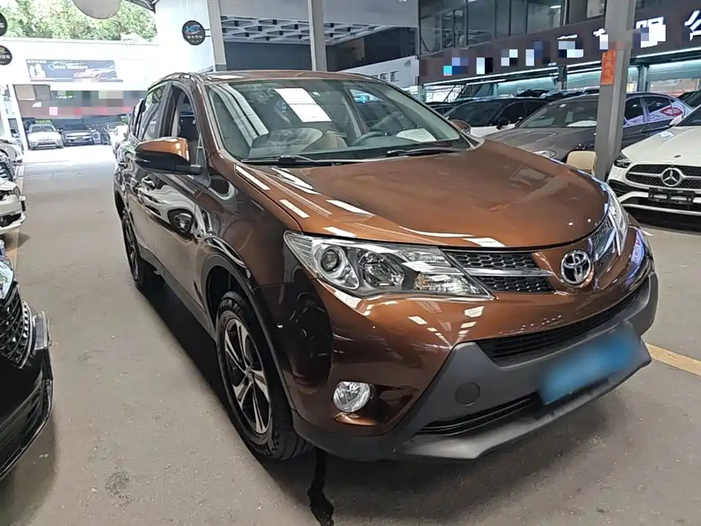 Toyota RAV4 Rongfang 2015 2.0L CVT 2WD Trend Edition фото 4