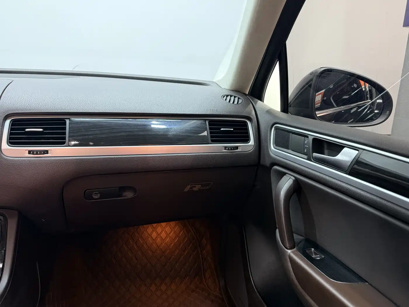 Volkswagen Touareg 2011 3.0TDI Diesel Comfort фото 10