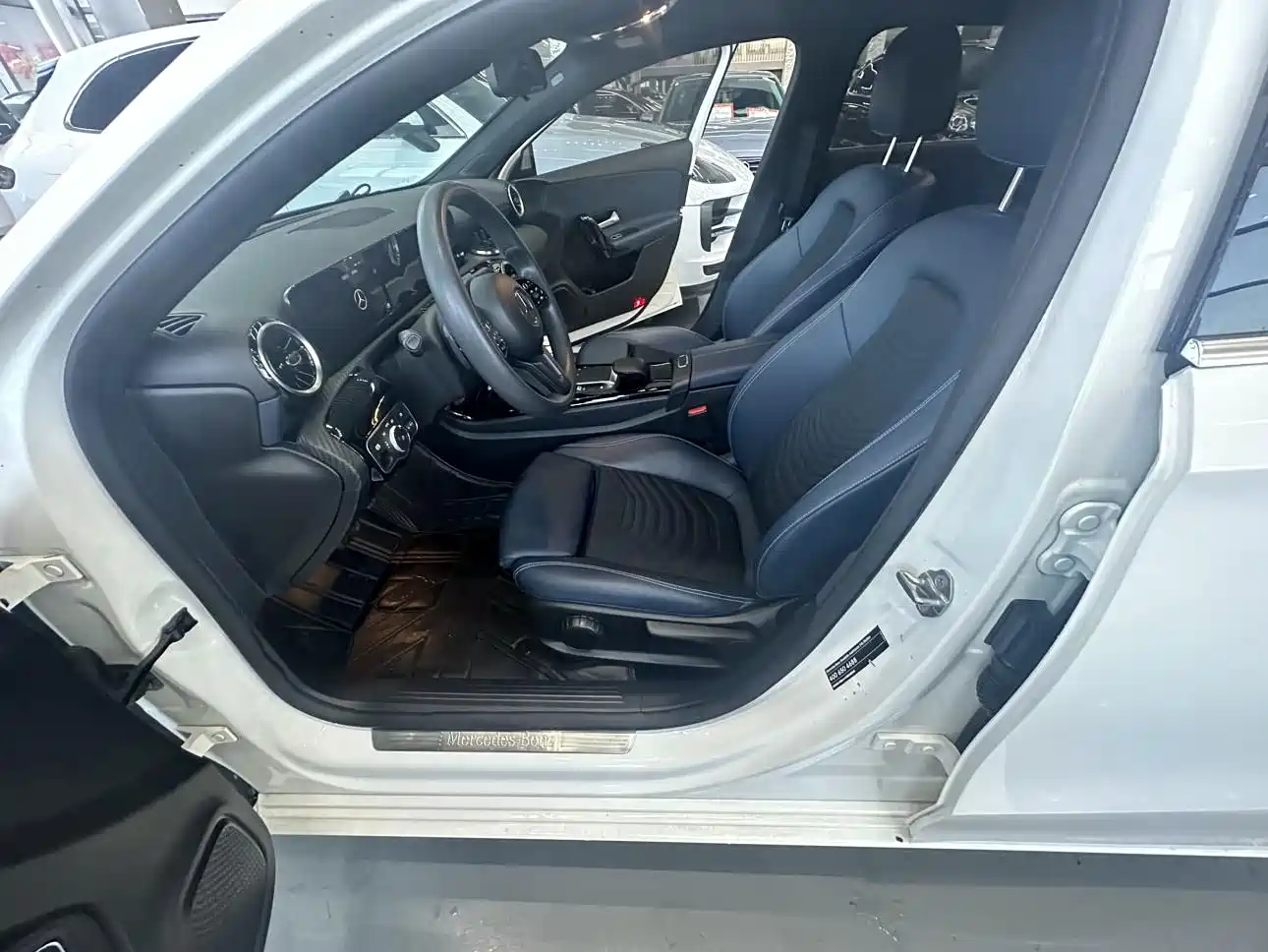 Mercedes-Benz A-Class 2022 A 180 L фото 8