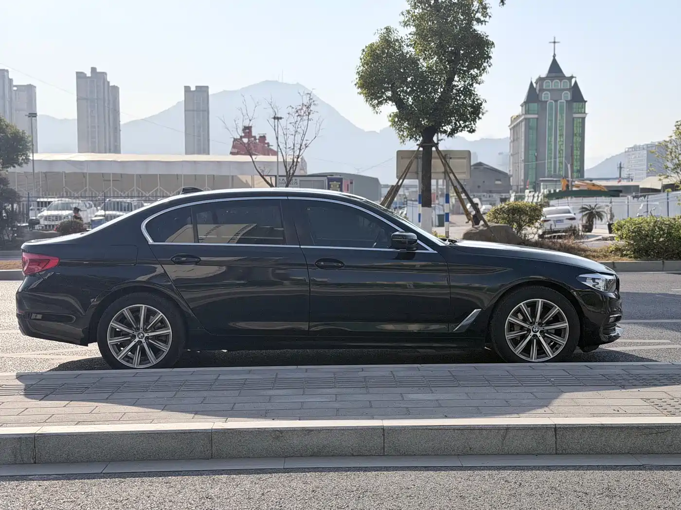 BMW 5 Series 2018 528Li Launch Special Edition фото 16