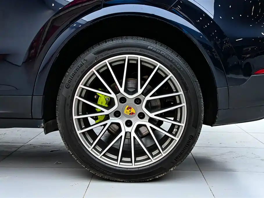 Porsche Cayenne New Energy 2023 Cayenne E-Hybrid 2.0T Platinum Edition фото 38