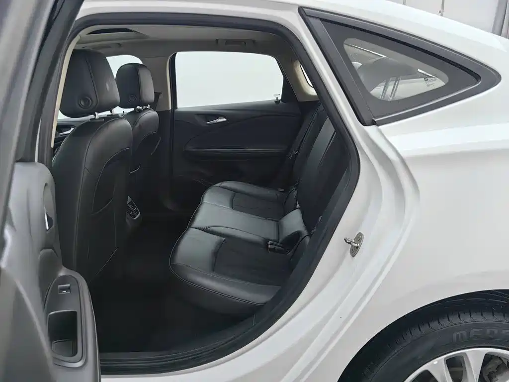 Photo 15 - Buick Verano