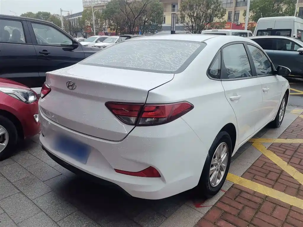 Hyundai Elantra 2020 1.6L Auto GL Pleasing Edition фото 7