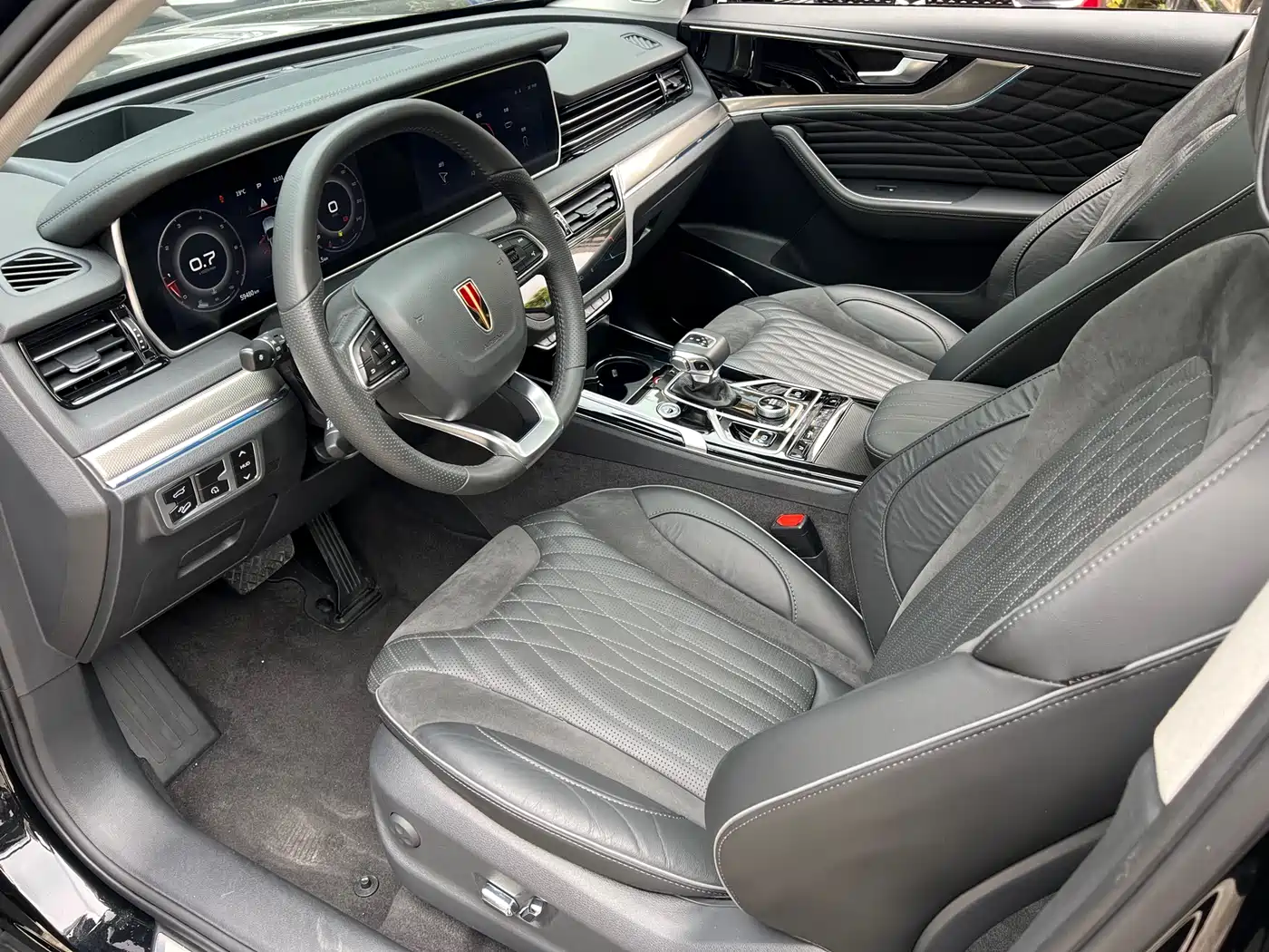 Hongqi HS5 2022 Facelift 2.0T Smart Flag Enjoyment Edition фото 10
