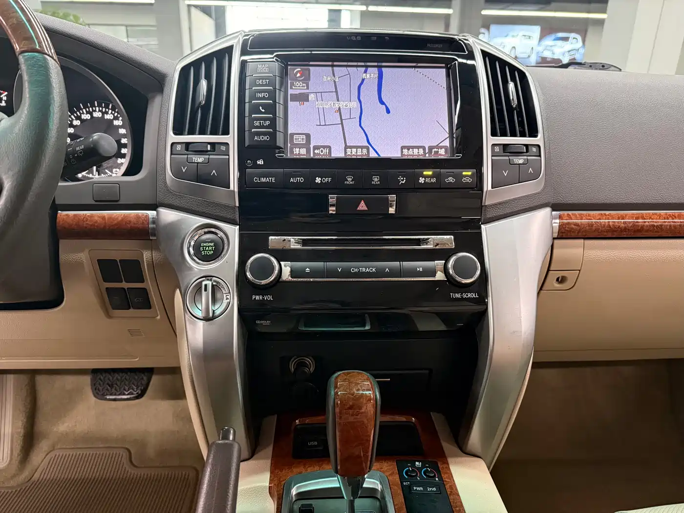 Toyota Land Cruiser 2012 4.6L Automatic VX-R фото 16
