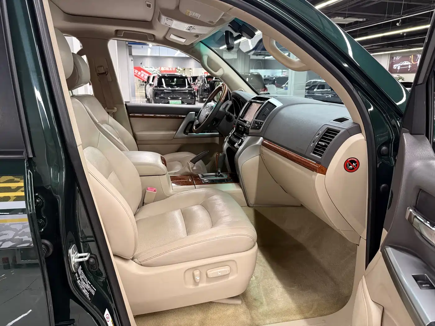 Toyota Land Cruiser 2012 4.6L Automatic VX-R фото 9