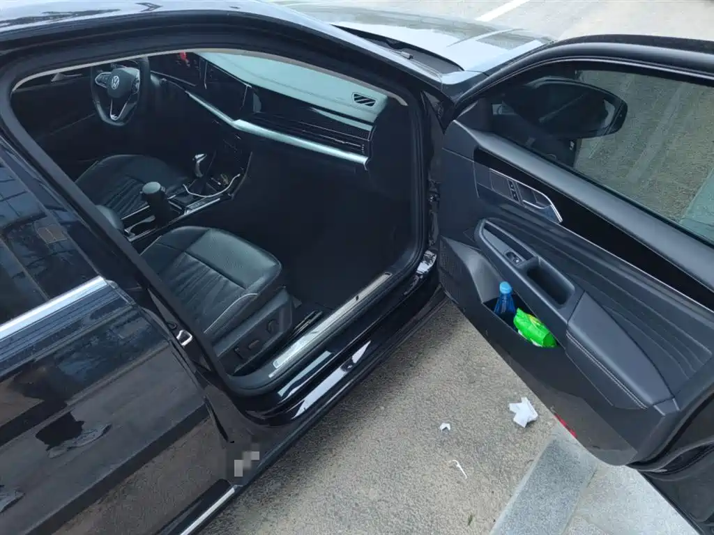 Volkswagen Passat 2022 330TSI Luxury Edition фото 20