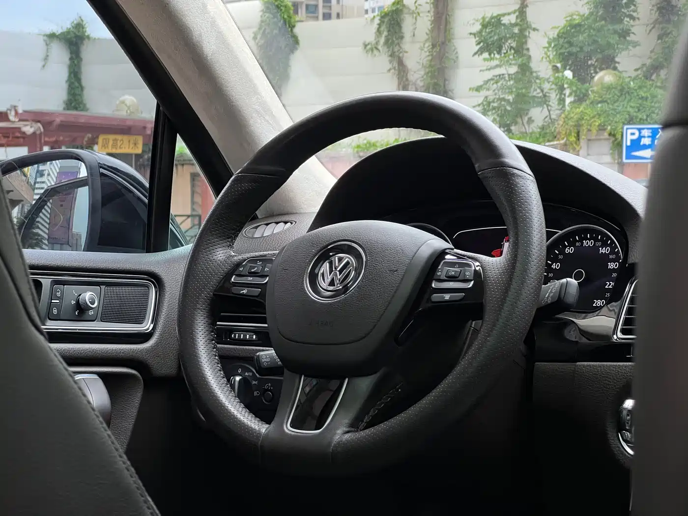 Volkswagen Touareg 2016 3.0TSI Standard фото 22