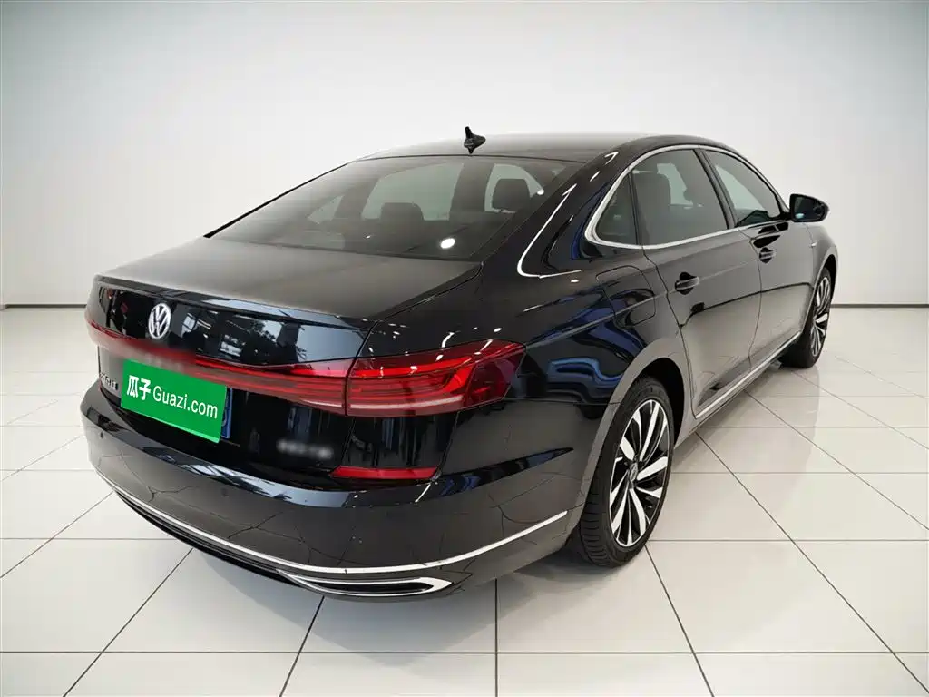 Volkswagen Passat 2022 330TSI Luxury Edition фото 7