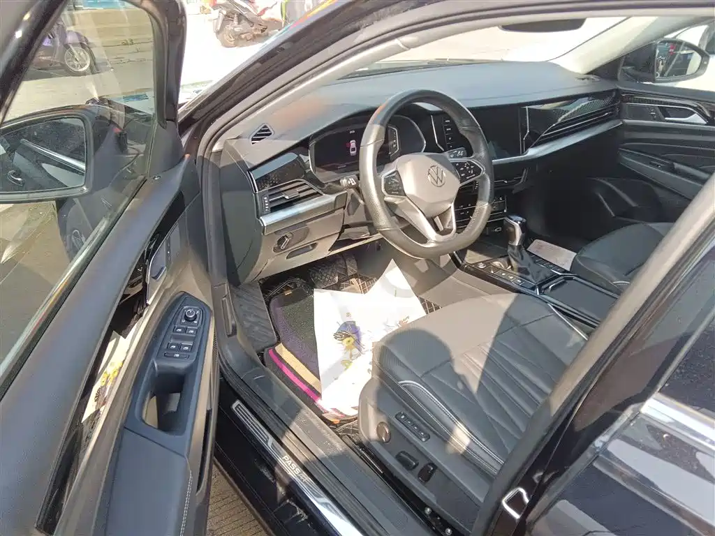 Volkswagen Passat 2022 330TSI Luxury Edition фото 16