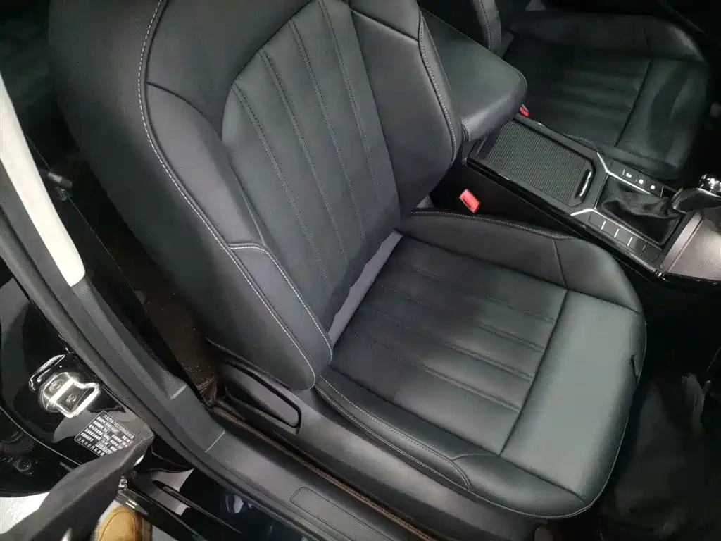Volkswagen Passat 2023 Facelift 280TSI Business Edition фото 4