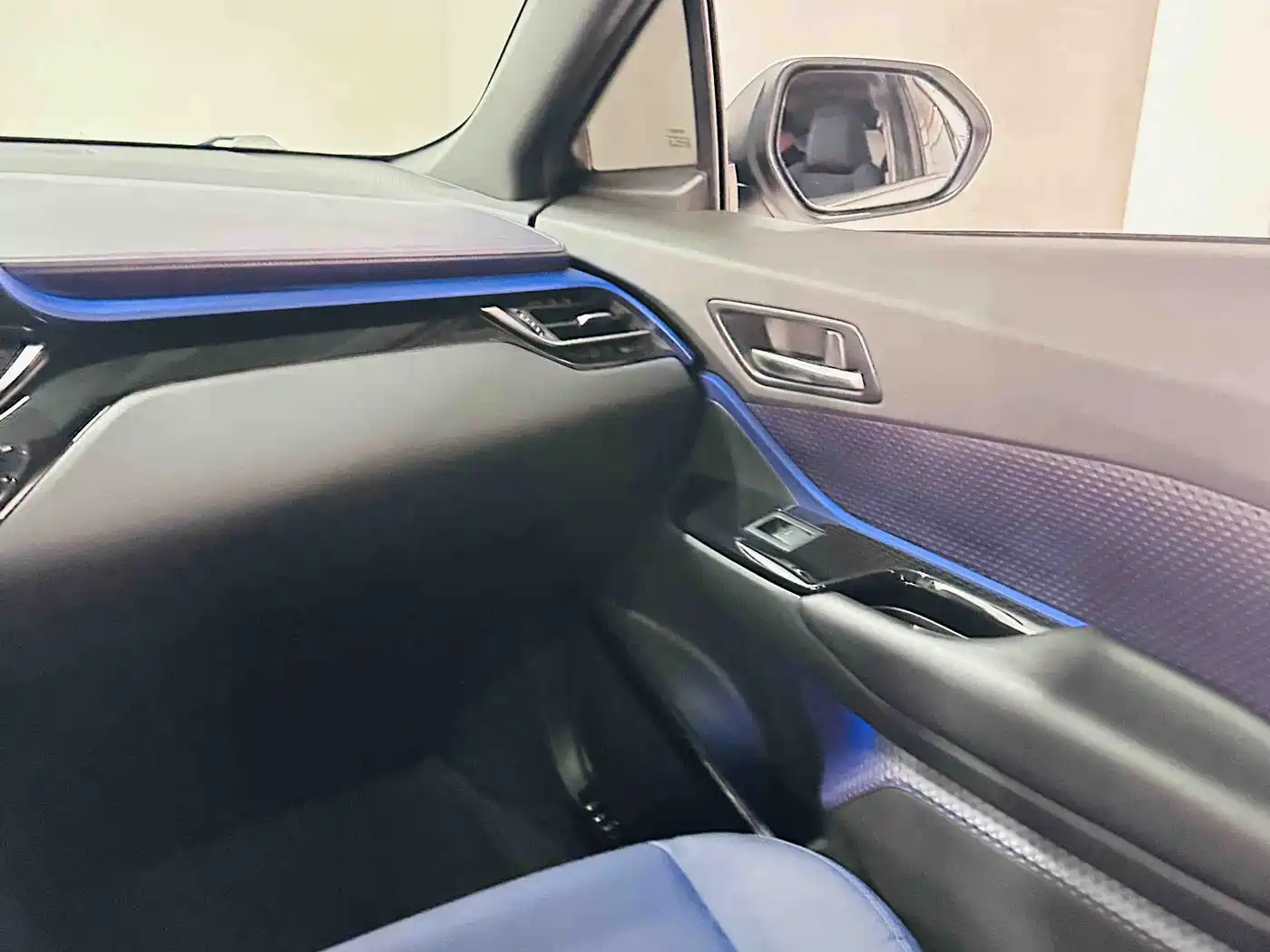 Toyota C-HR EV 2020 Luxury Sunroof Edition фото 14