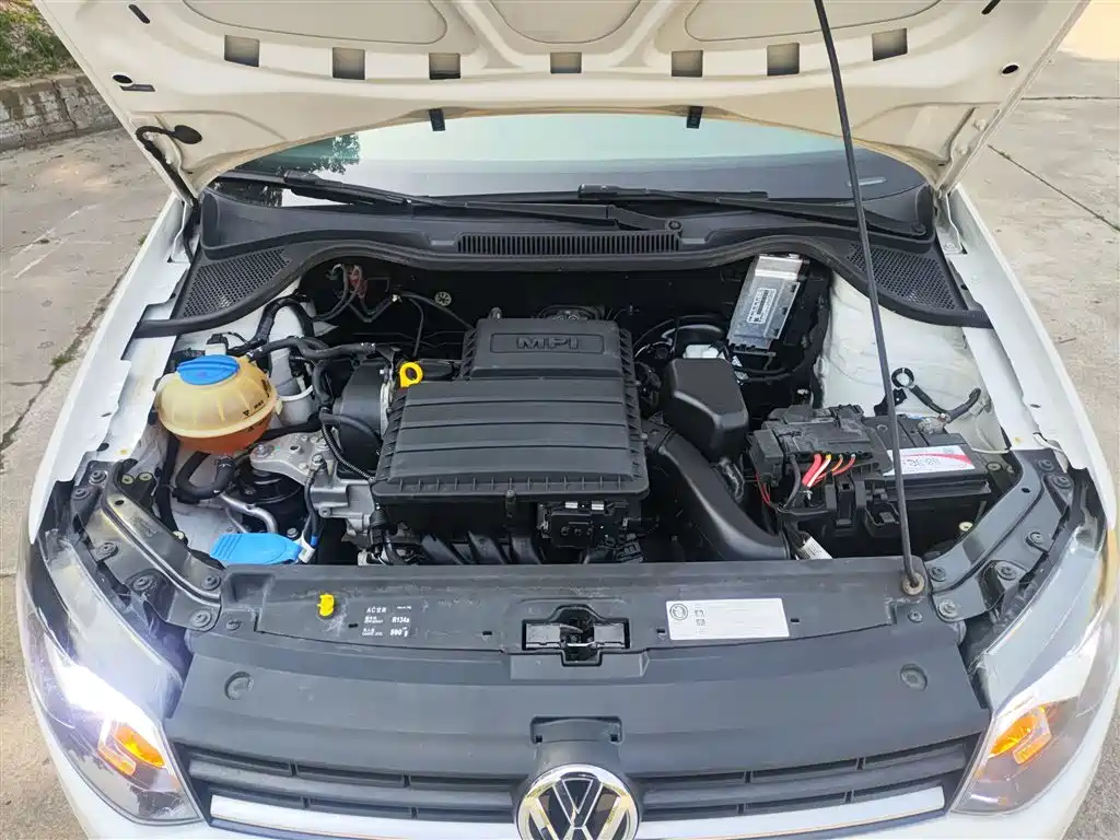 Volkswagen Polo 2016 1.4L Manual Trend фото 16