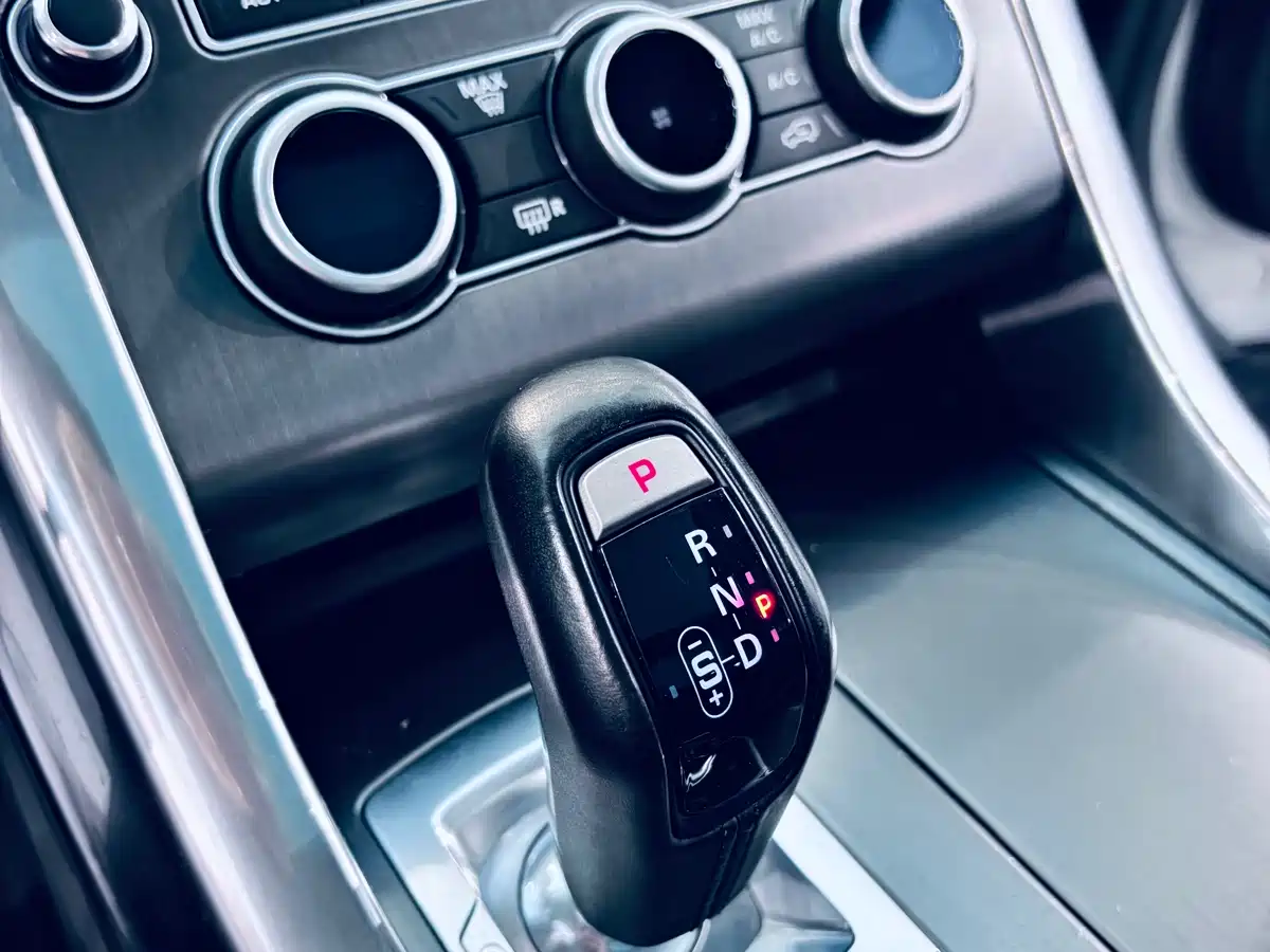 Land Rover Range Rover Sport 2016 Model 3.0 SC V6 SE фото 9