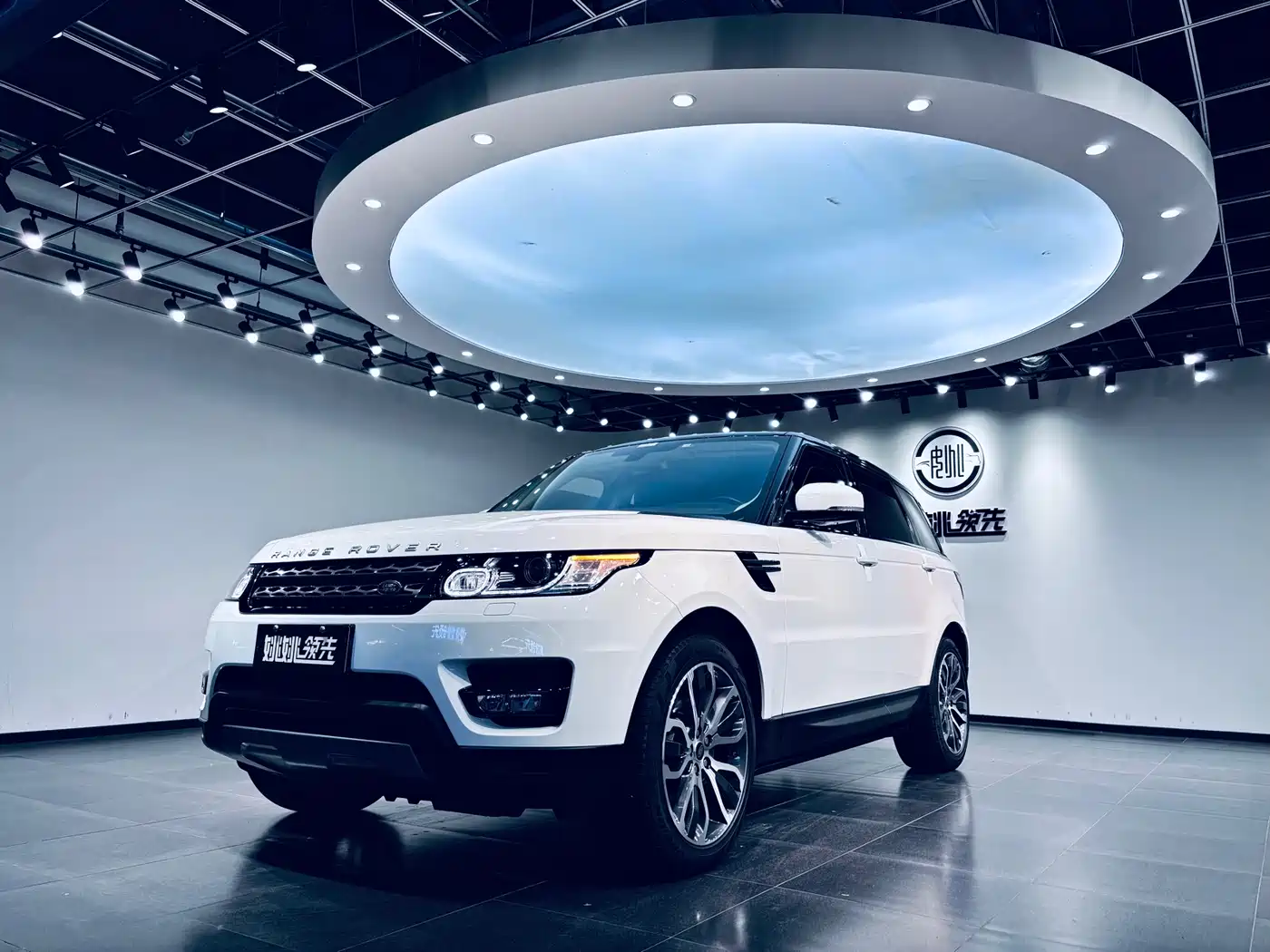 Land Rover Range Rover Sport 2016 Model 3.0 SC V6 SE