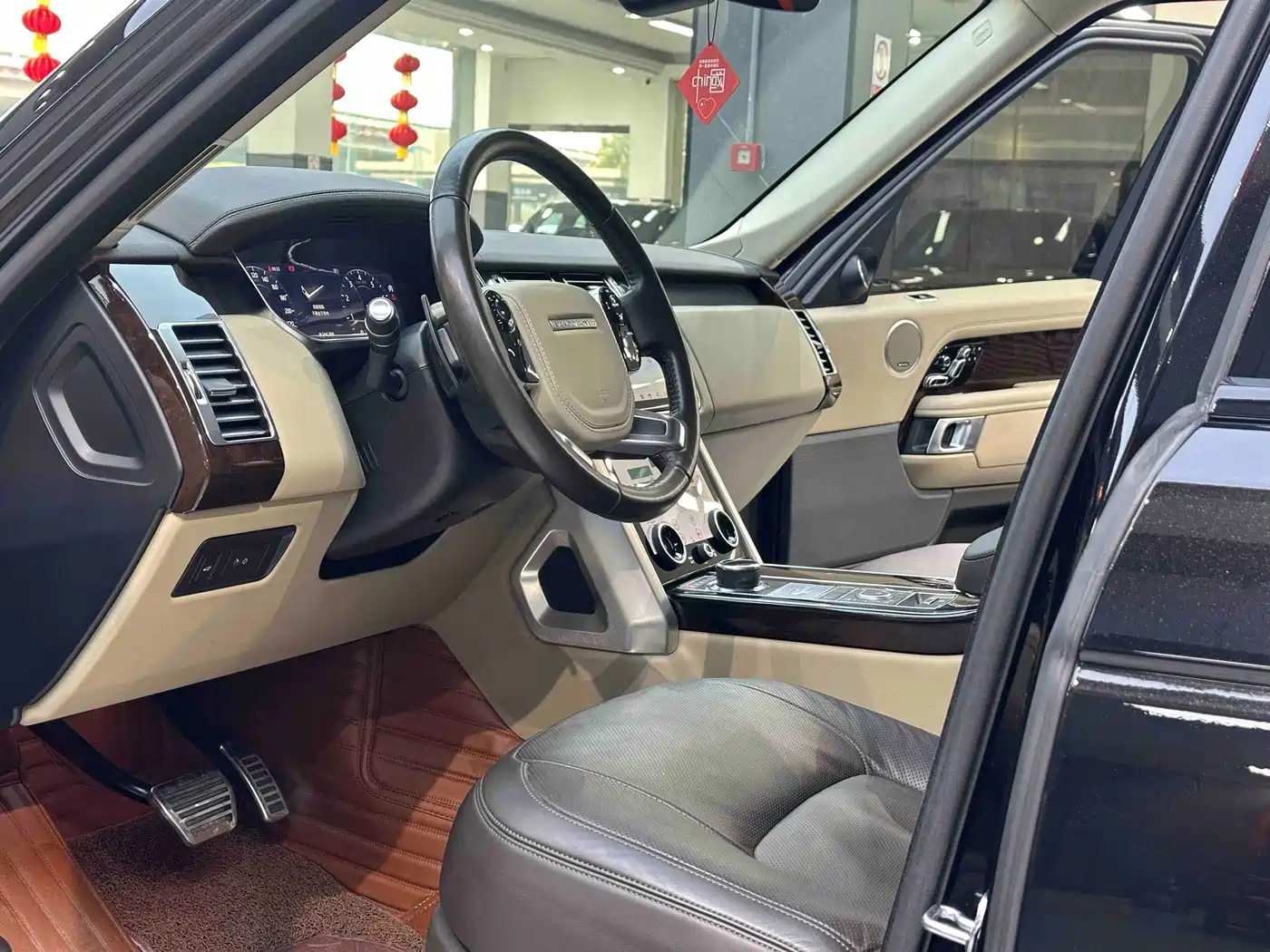 Land Rover Range Rover 2020 3.0 L6 Heritage Extended Edition фото 4