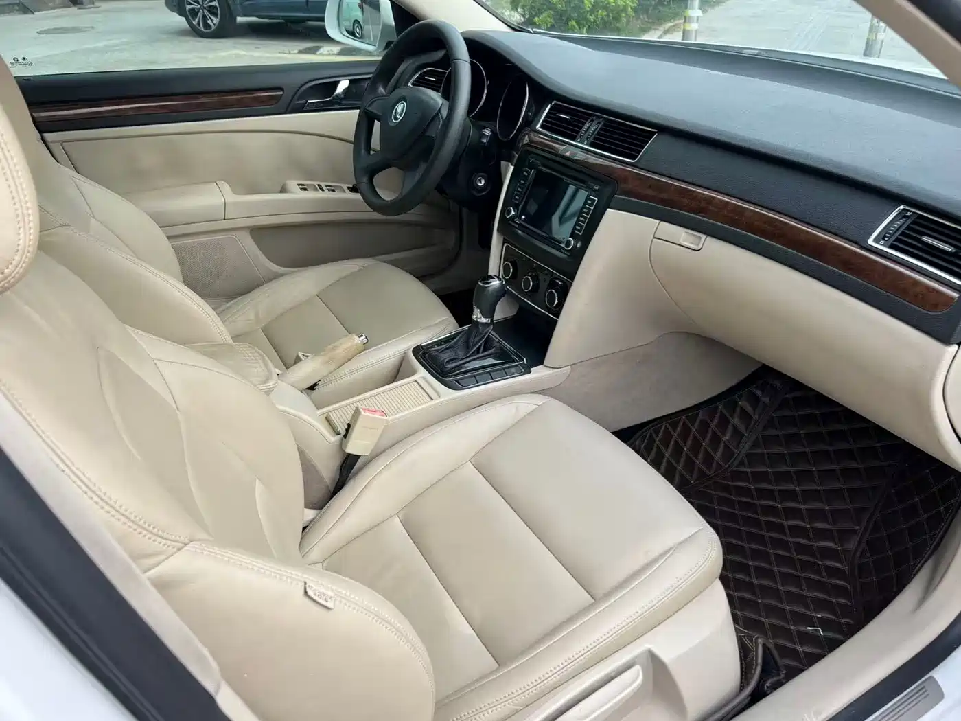 Škoda Superb 2013 1.8TSI Automatic Elite Edition фото 15