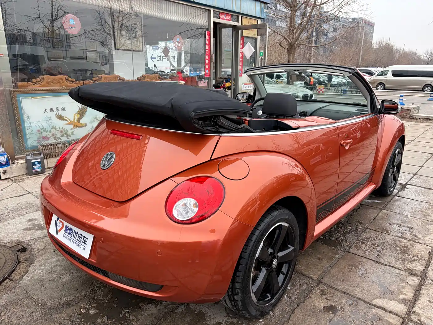 Volkswagen Beetle 2010 Model 2.0 BlackOrange Convertible Luxury Edition фото 4